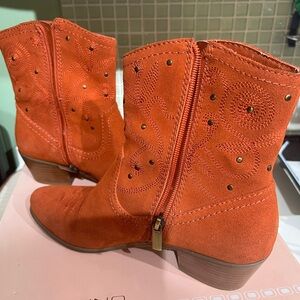 Bandolino Suede boots